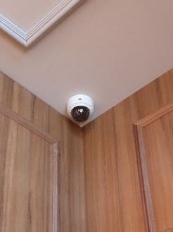 Camara videovigilancia discreta para el interior de un hotel